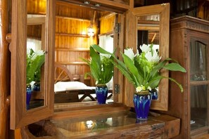 2 bedrooms, free WiFi - Cabin Home w/ Beautiful Garden Old Town (Chiang Mai)