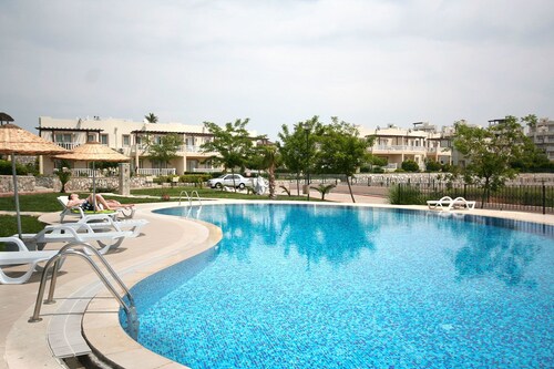 Important Group Turqouise Homes Beryl