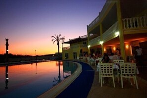 Breakfast, lunch and dinner served - Important Group Turqouise Homes  Garnet (Milas)