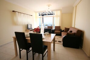 Villa, 2 Schlafzimmer | Wohnzimmer | LCD-Fernseher