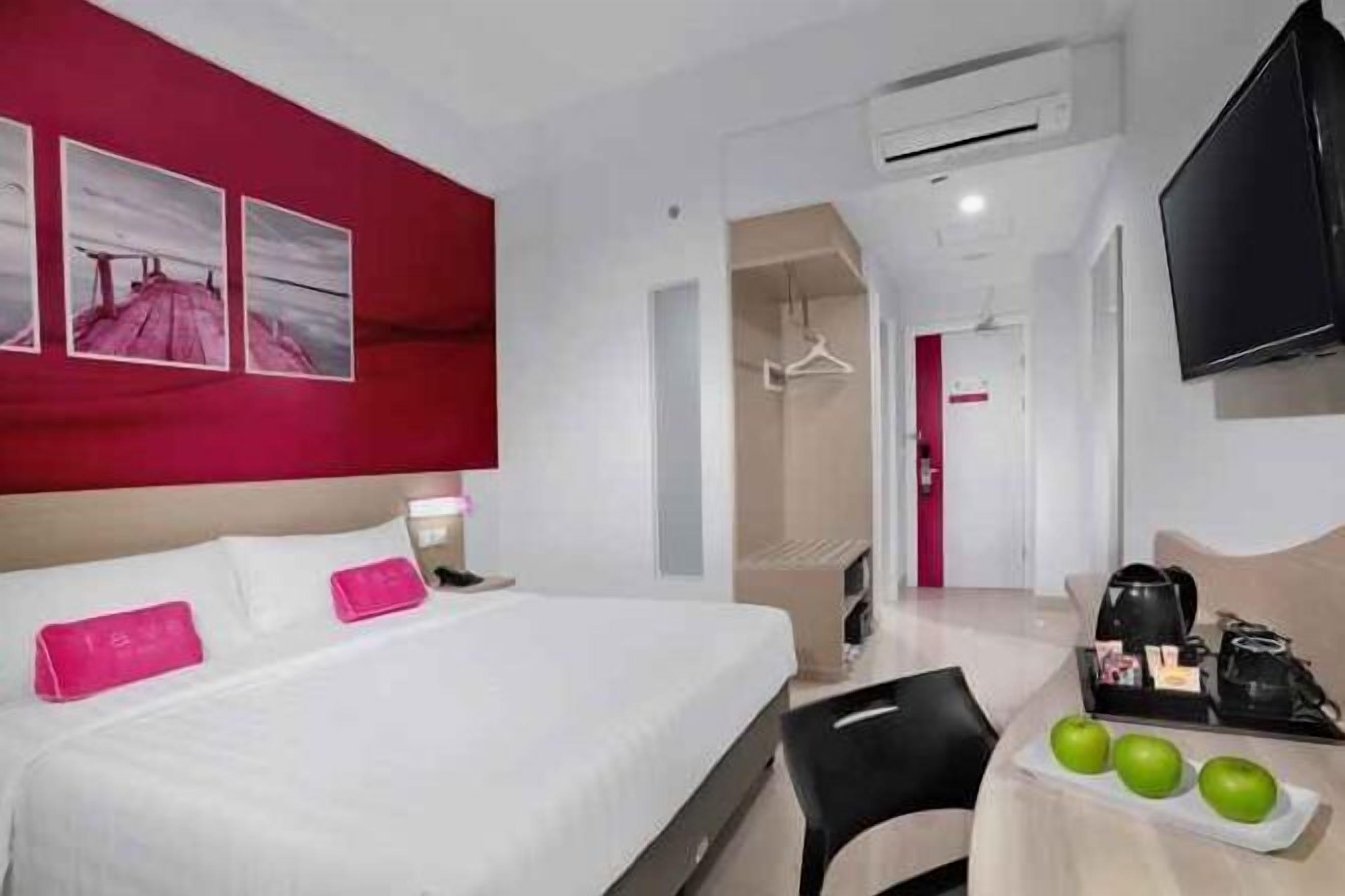 Zimmersafe, Schreibtisch, laptopgeeigneter Arbeitsplatz