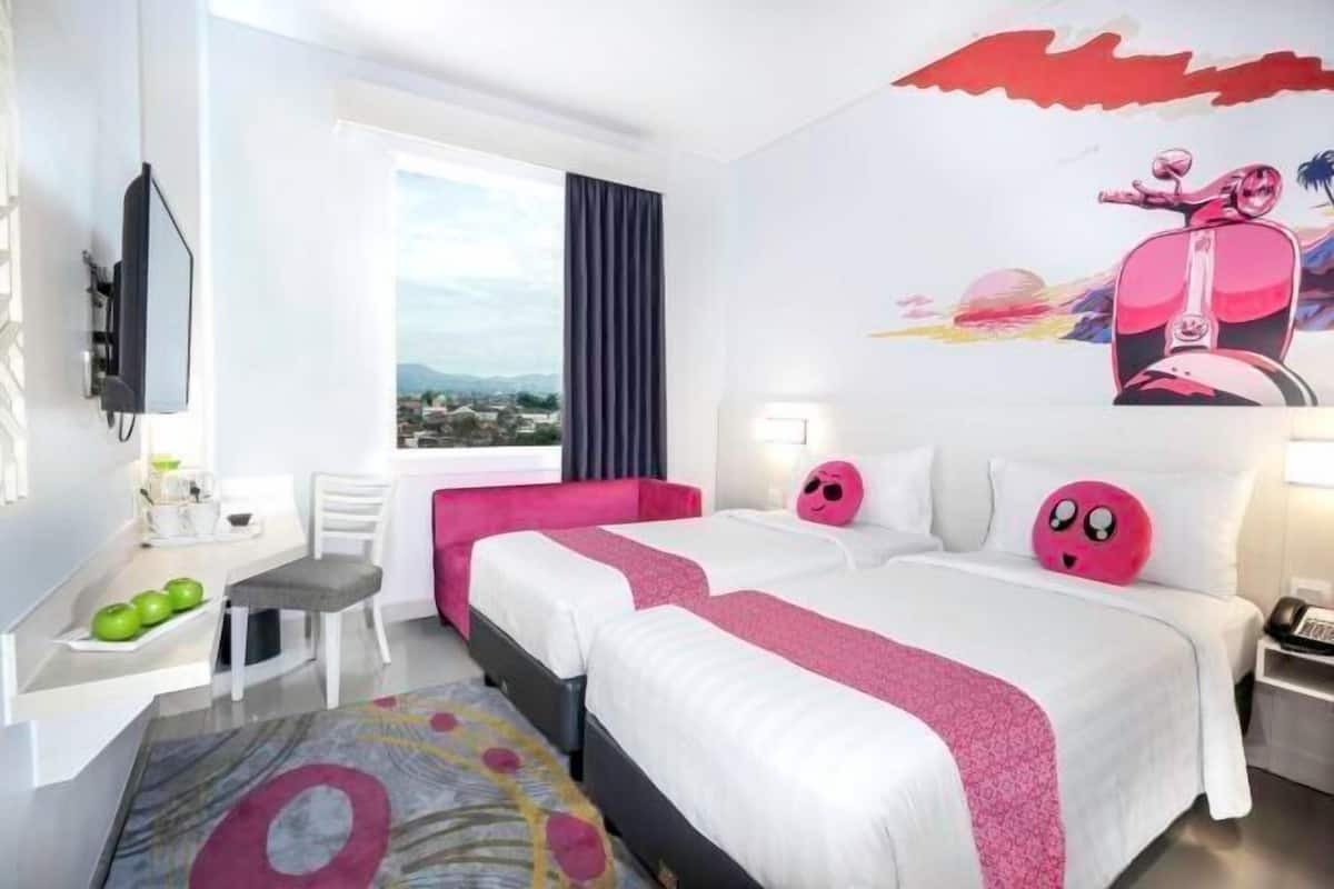 In-room safe, desk, laptop workspace, soundproofing