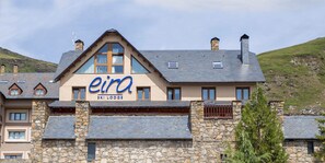 Front of property - Eira Ski Lodge (Naut Aran)