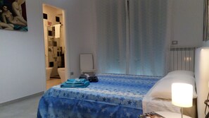 Quadruple Room (Adamo e Eva) | Free WiFi, bed sheets - Casa Dell'Artista 2 (Salerno)
