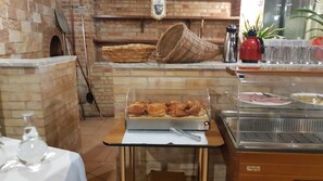Free daily buffet breakfast - Hotel Holiday (Foggia)
