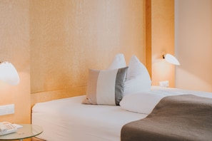 Comfort-Doppelzimmer | Minibar, individuell dekoriert, individuell eingerichtet, Schreibtisch