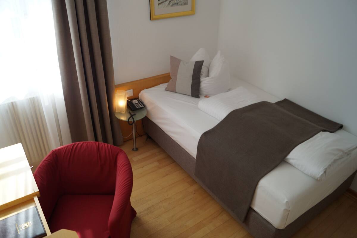 Comfort Single Room | Minibar, desk, laptop workspace, blackout curtains