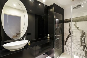 Apartment, 2 Bedrooms, 2 Bathrooms (Duplex) | Bathroom | Shower, hair dryer, towels, soap - Madalena Downtown Luxury Duplex (Lisbon)