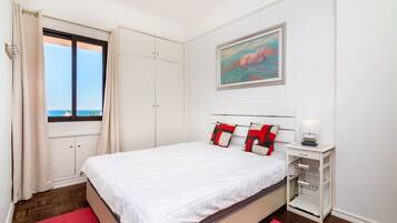 Appartement, 1 chambre, balcon, vue partielle sur la mer | 1 chambre, Wi-Fi gratuit, draps fournis