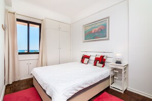 Appartamento, 1 camera da letto, balcone, vista mare parziale | 1 camera, Wi-Fi gratuito, lenzuola
