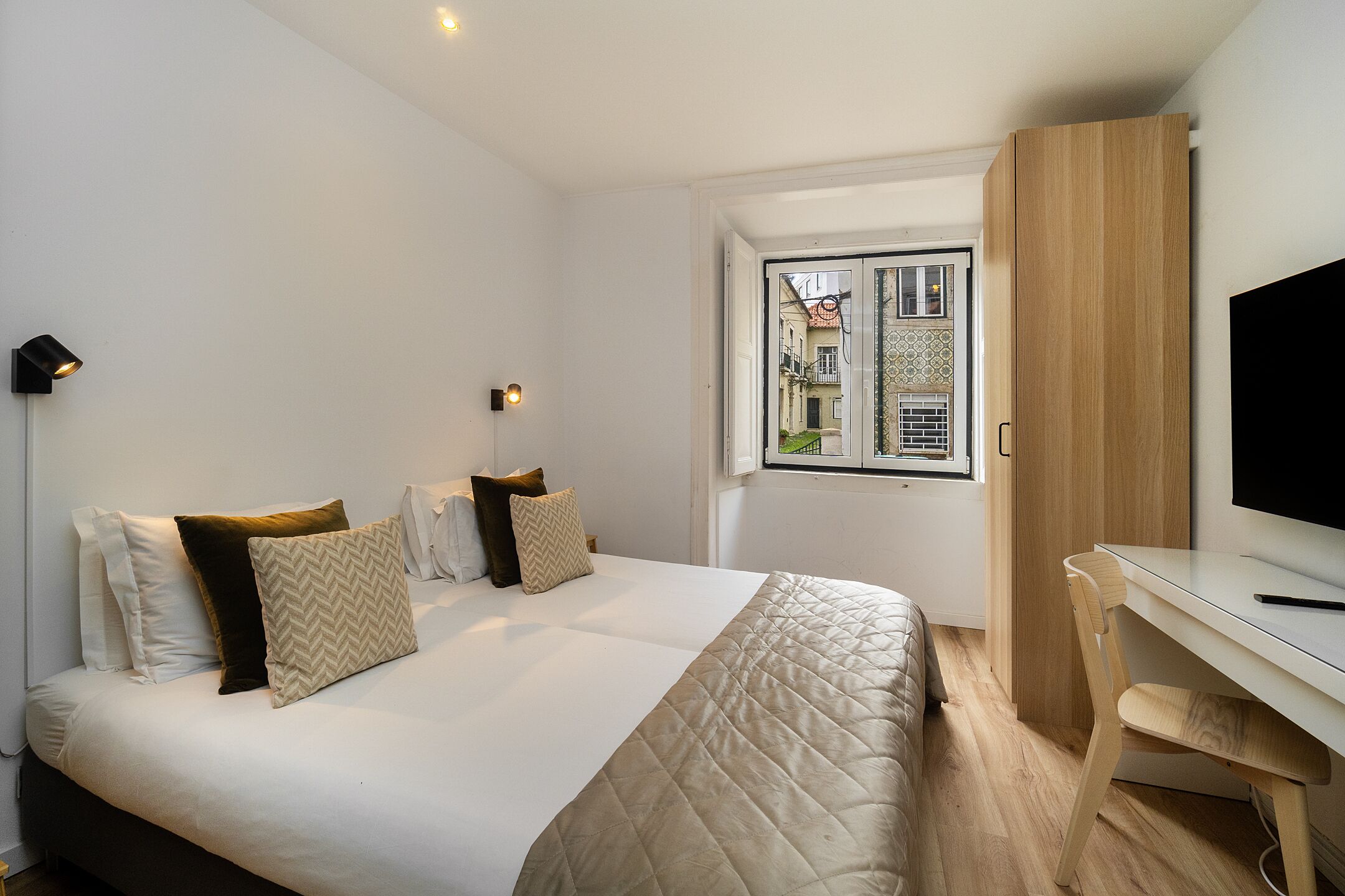 2 bedrooms, iron/ironing board, free WiFi, bed sheets