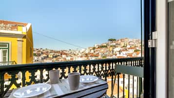 Leilighet, 2 soverom, balkong, byutsikt | Balkong