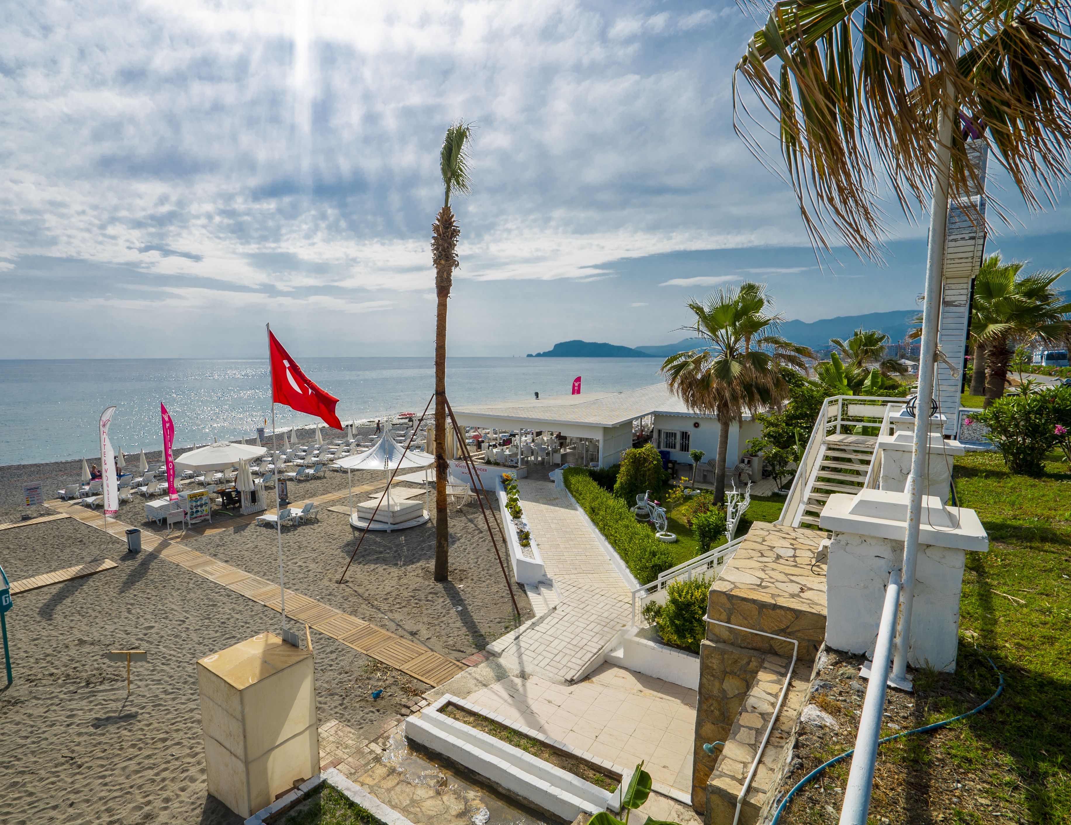 Private beach nearby, free beach shuttle, beach umbrellas