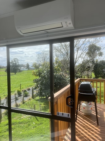 Interior. Berry View Cottage NEW - Waitomo Hobbiton Hamilton Gardens
