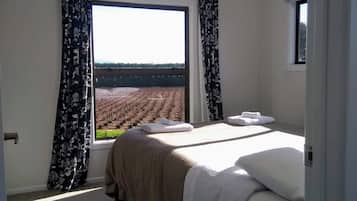 2 bedrooms, iron/ironing board, travel cot, free WiFi