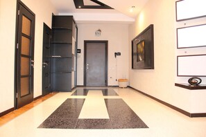 المنشأة من الداخل