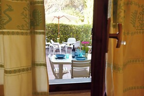 Dining - Santa Margherita di Pula: terraced house with garden 200 meters from the sea (Pula)