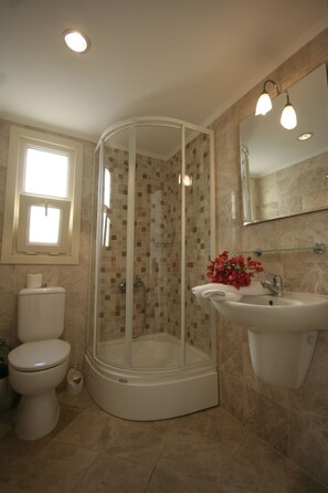 Villa | Bathroom | Shower, towels - Important Group Royal Heights Limpet (Milas)