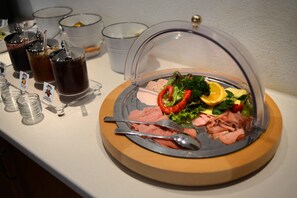 A buffet with various food items and condiments. - Alpengasthof zur Post GmbH (Schattwald)