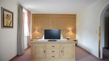 Quarto casal | Individualmente decorados, individualmente mobiliados, escrivaninha