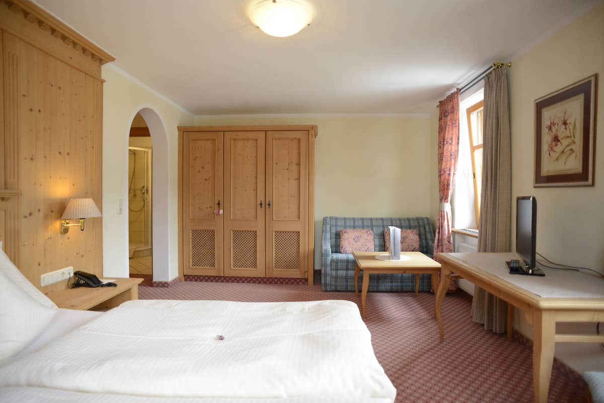Deluxe Single Room | Desk, blackout drapes, soundproofing, cribs (surcharge)