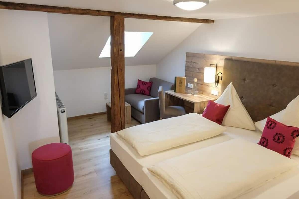 Deluxe Double Room | Desk, blackout drapes, soundproofing, cribs (surcharge)