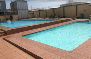 Outdoor pool - Droptop Suites (Lekki)