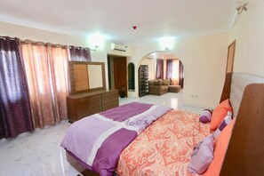 Apartment, 3 Bedrooms | In-room safe, blackout drapes, iron/ironing board, bed sheets - Droptop Suites (Lekki)