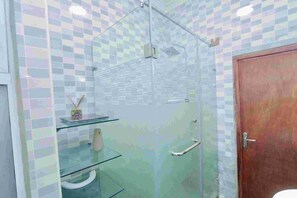 Bathroom shower - Droptop Suites (Lekki)