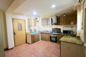 Apartment, 3 Bedrooms | Private kitchen | Fridge - Droptop Suites (Lekki)