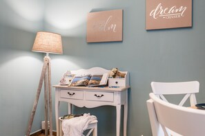 Apartment, 1 Schlafzimmer | Wohnbereich | Flachbildfernseher, Netflix