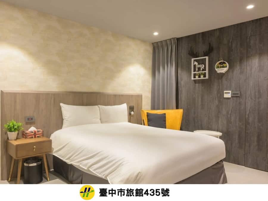 Deluxe Double Room, 1 Double Bed, Non Smoking | Minibar, individually decorated, individually furnished, desk