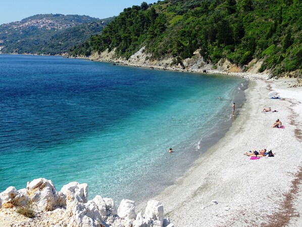 Beach nearby, sun loungers, beach towels
