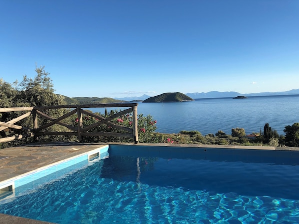Pool - 240 sqm, large pool, 300m to the beach, fantastic sea views, 2 kitchens, air conditioning (Neo Klima)