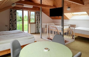 2 Schlafzimmer, Reisekinderbett, kostenloses WLAN