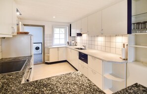 Fridge, stovetop, dishwasher, coffee/tea maker - Gorgeous home in Haarby with kitchen (Haarby)