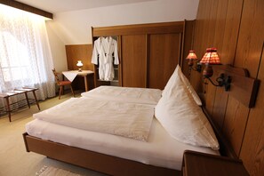 Suite familiar | 1 habitación, decoración personalizada y muebles diferentes