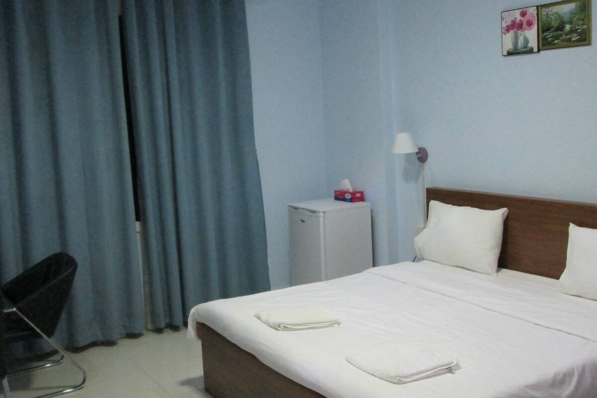 Single Room | Blackout drapes, soundproofing, iron/ironing board, rollaway beds