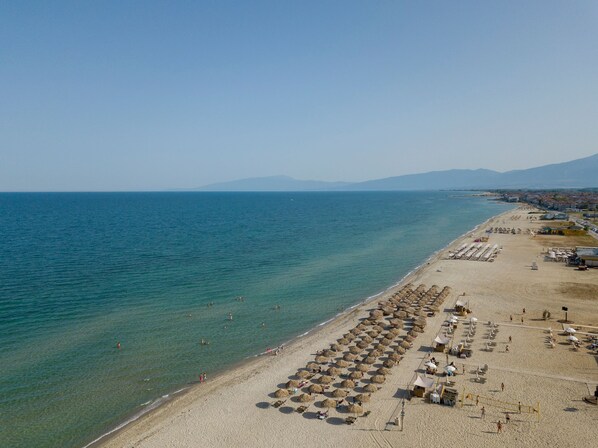 Beach nearby, white sand, 5 beach bars - Hotel Villa Pigasos (Katerini)
