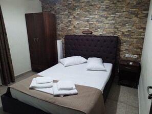 Standard Studio, 1 Double Bed | In-room safe, blackout curtains, free WiFi, bed sheets - Hotel Villa Pigasos (Katerini)