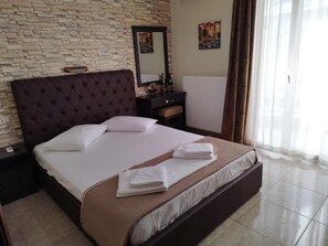 Standard Studio, 1 Double Bed | In-room safe, blackout drapes, free WiFi, bed sheets - Hotel Villa Pigasos (Katerini)