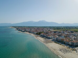 Beach nearby, white sand, 5 beach bars - Hotel Villa Pigasos (Katerini)