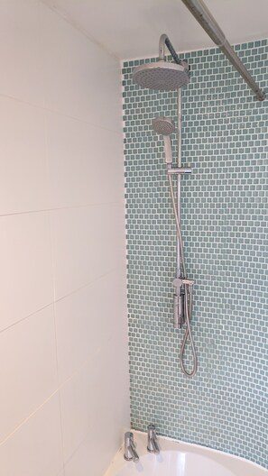 Maison, salle de bain privée | Salle de bain