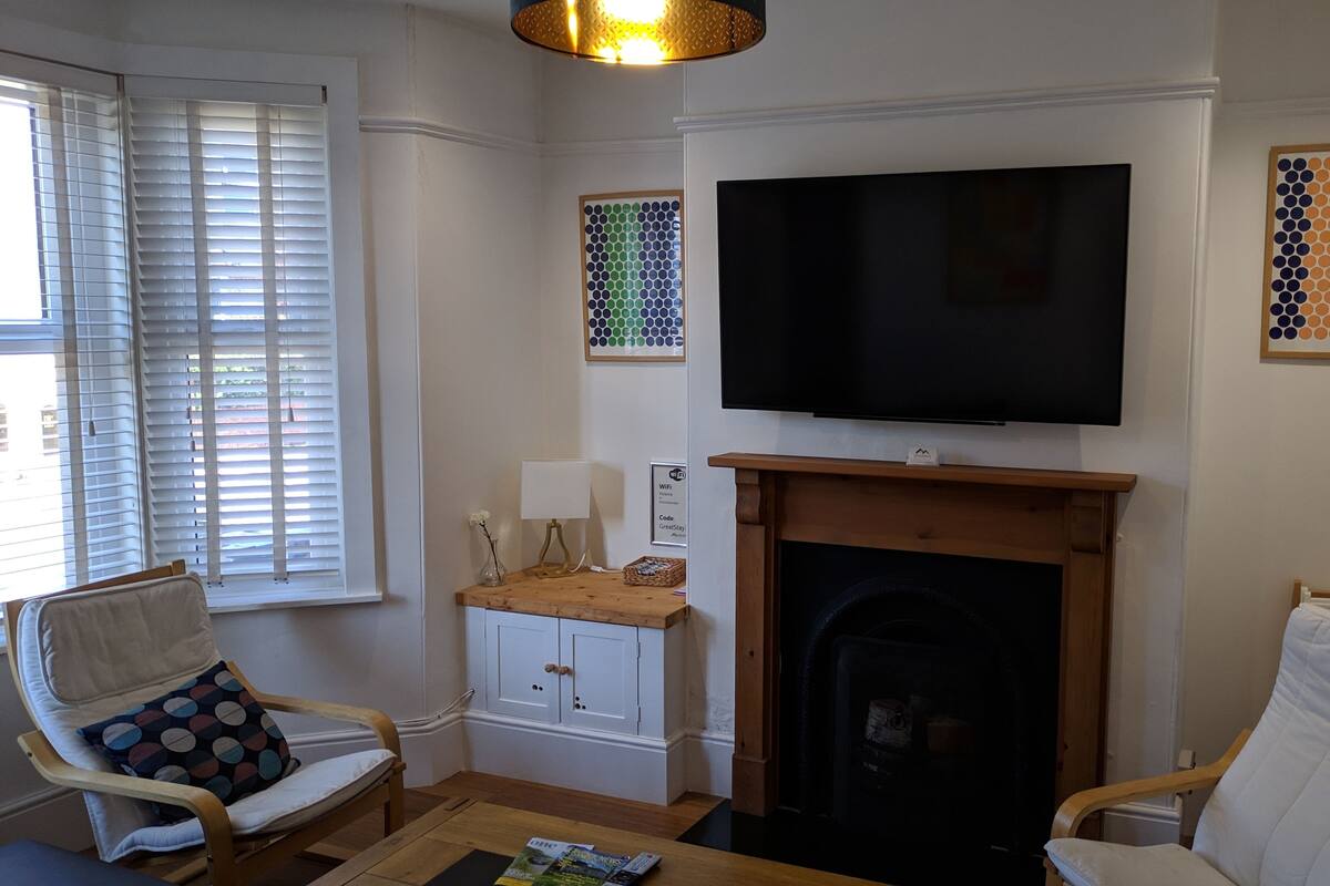 House, Private Bathroom | Lounge