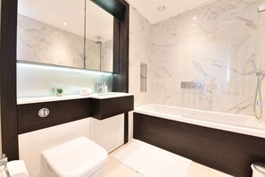 Bathroom - Kew Bridge Apartments (Brentford)