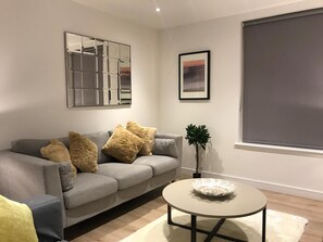 Lounge - Kew Bridge Apartments (Brentford)