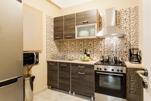 Apartment | Private kitchen | Full-size fridge, microwave, oven, stovetop - Central Quiet Safe Apartment (Athens)