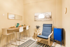 In-room dining - Central Quiet Safe Apartment (Athens)