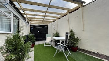 Departamento, baño en la habitación, vista al patio (1B) | Jardín