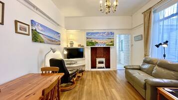 Apartamento, suíte, vista para o pátio (1B) | Lounge